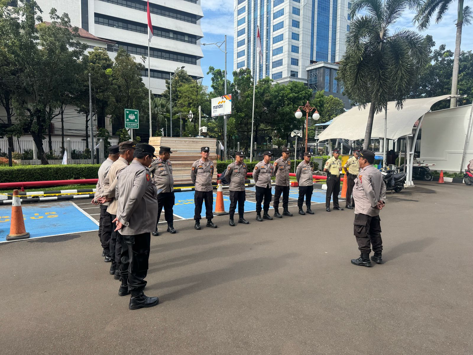 Polsek Sawah Besar Gelar Apel Pengamanan Unjuk Rasa di Kantor OJK RI