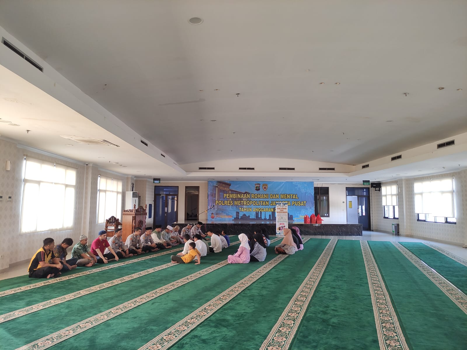 Polres Metro Jakarta Pusat gelar santunan anak yatim piatu di Masjid Al-Ikhlas