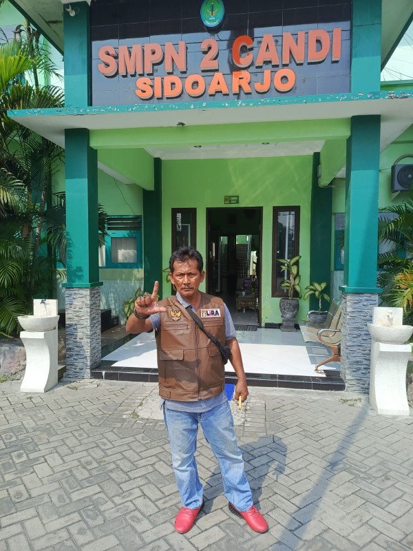 Beberapa LSM Dan Media Di Kabupaten Sidoarjo Mendatangi Salah Satu SMPN Di Kabupaten Sidoarjo Yang Ada Dugaan Kecurangan SPMB 2025