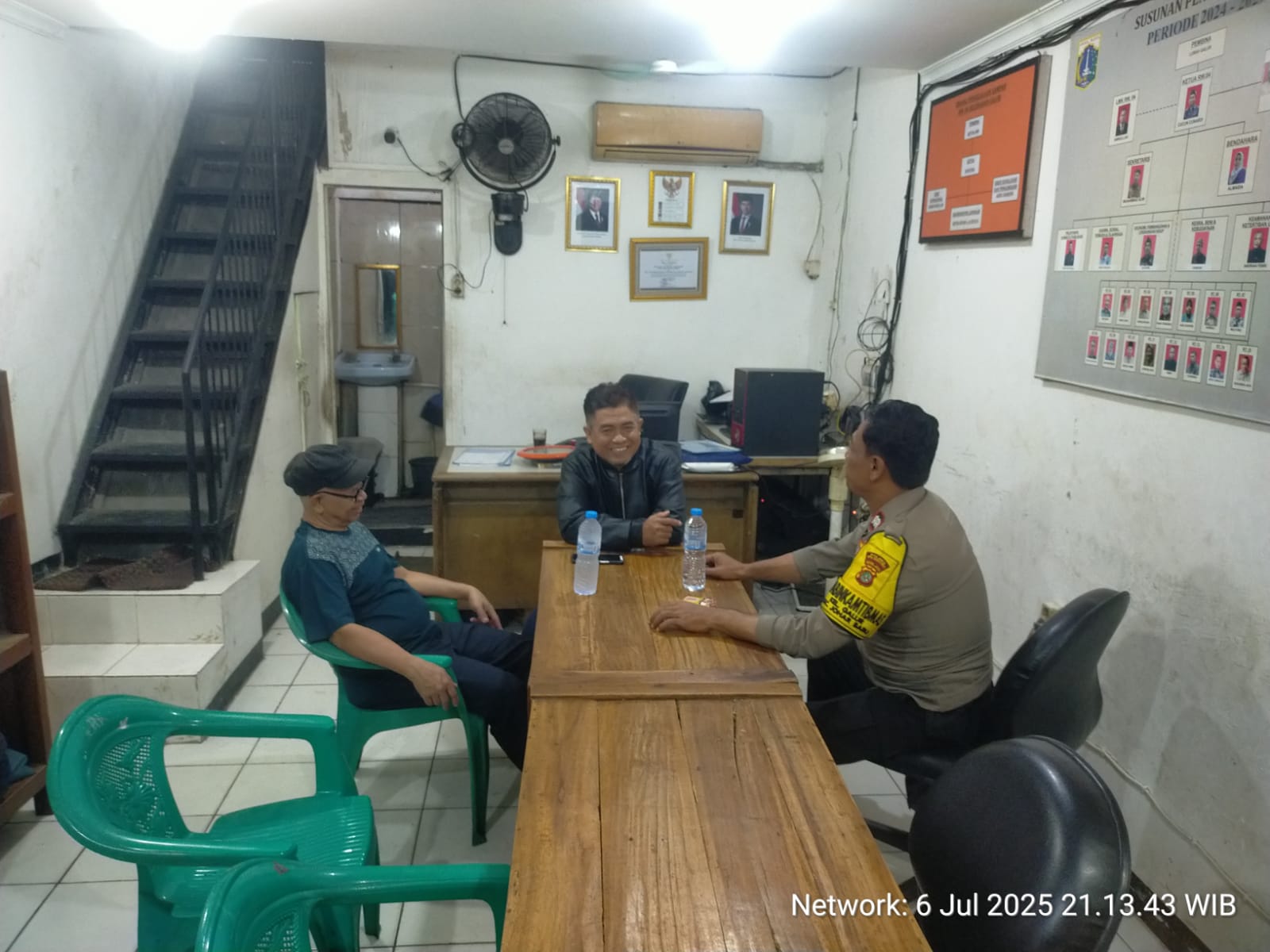 Bhabinkamtibmas Sambangi Tokoh Masyarakat RW 04 Galur, Warga Apresiasi Kepolisian Jaga Kamtibmas