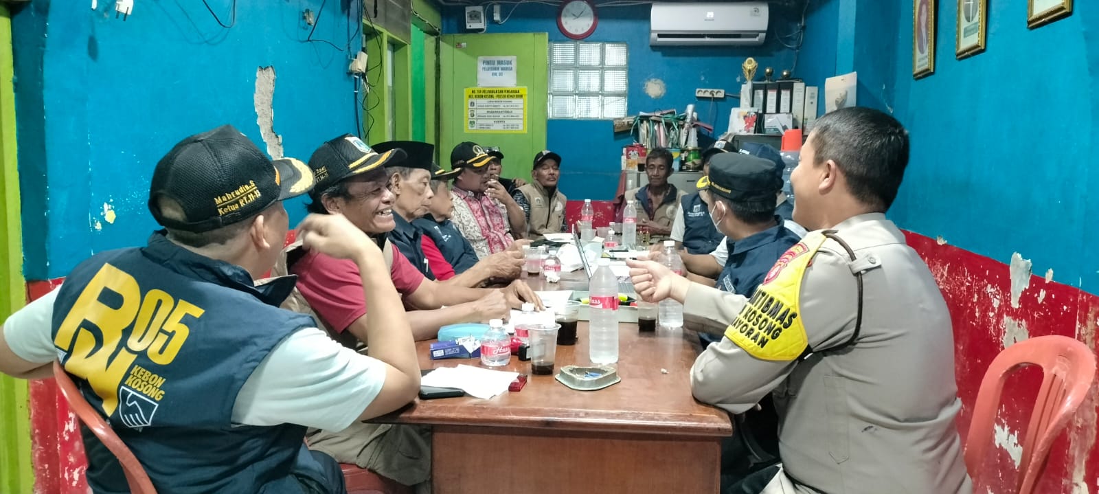 Bhabinkamtibmas Sambangi Tokoh Masyarakat RW 05 Kebon Kosong