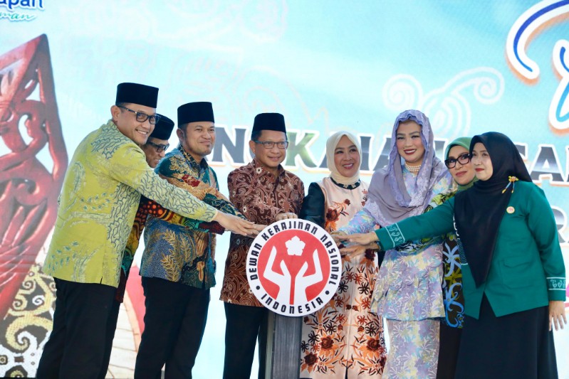 Tutup Perayaan HUT Ke-45 Dekranas, Mendagri Puji Kiprah Luar Biasa Perajin Indonesia*