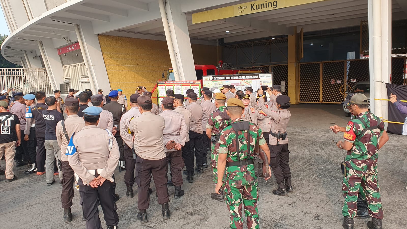 1.589 Personel Gabungan Amankan Laga Indonesia Vs Malaysia U-23 di GBK Malam Ini
