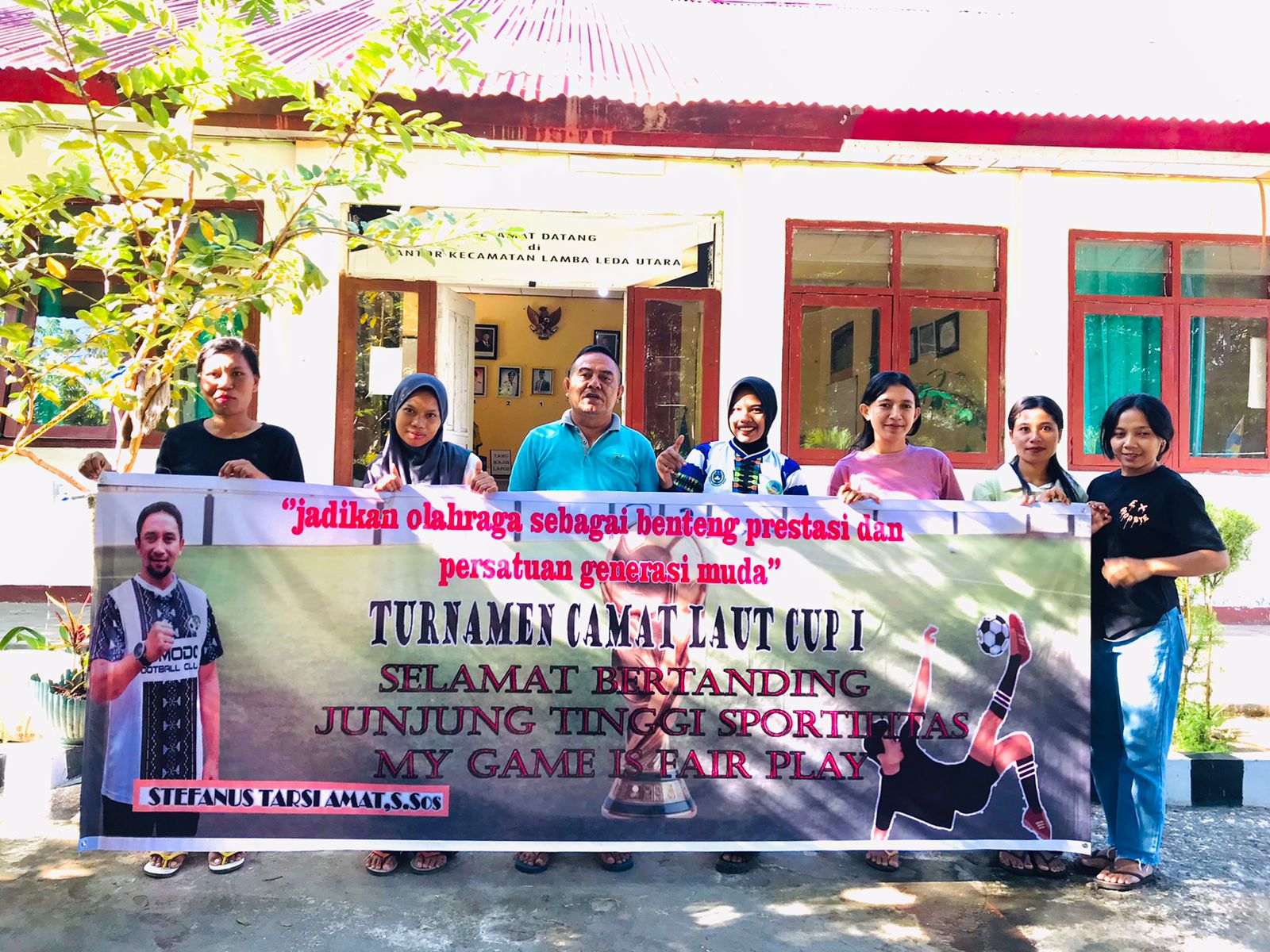 Stefanus Tarsi Dukung Pemuda Lamba Leda Utara Lewat Turnamen Camat Laut Cup I