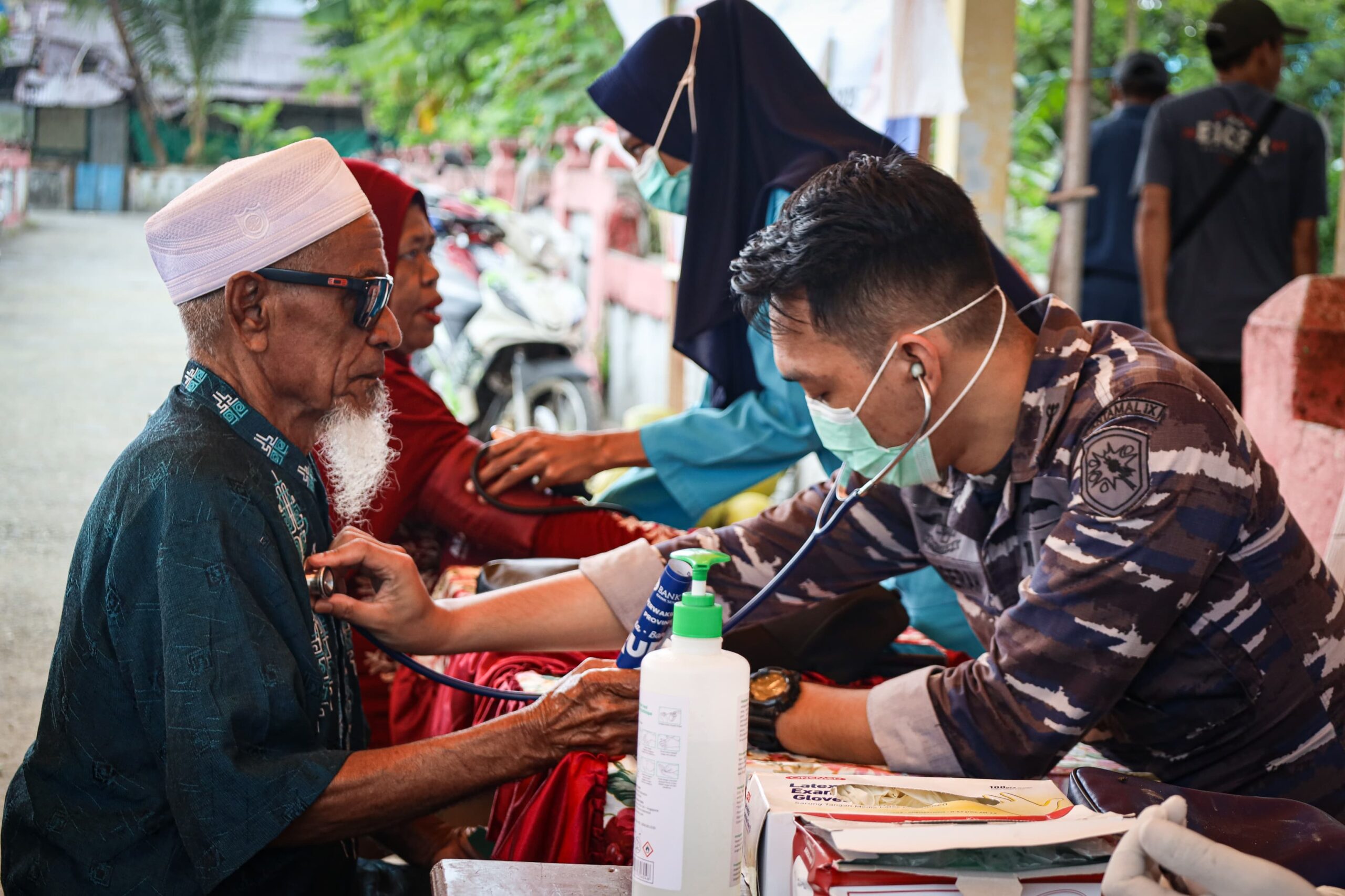 Lantamal IX dan Bank Indonesia Kembali Laksanakan Baksos Kesehatan Pada Ekspedisi Rupiah Berdaulaut di Desa Tayando Kota Tual