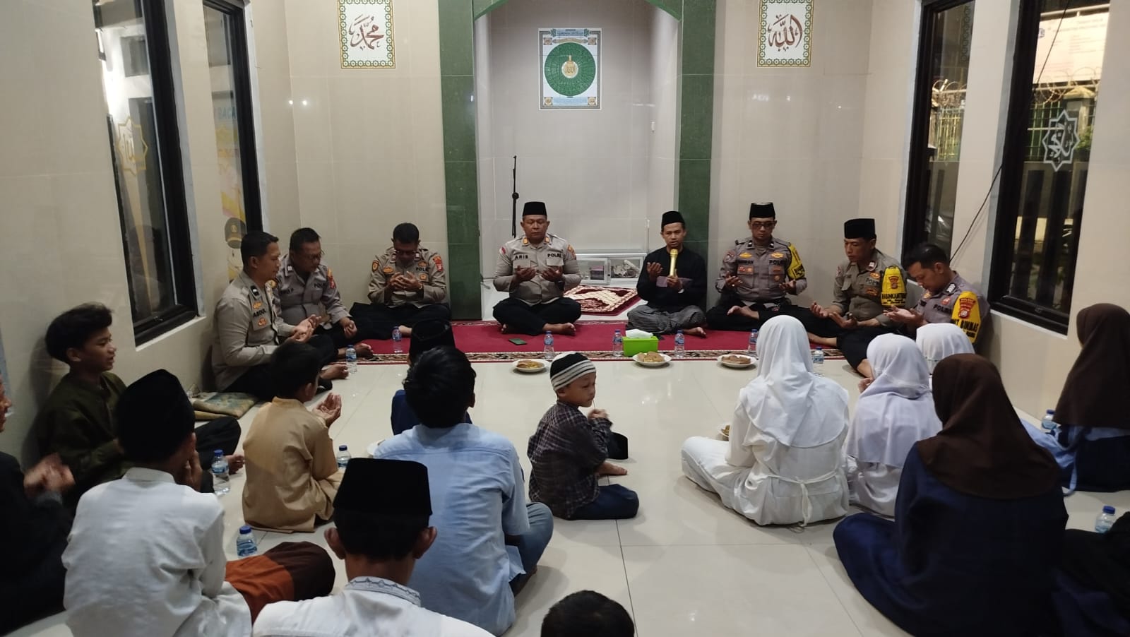 Polsek Johar Baru Gelar Doa Bersama dan Santunan Anak Yatim Jelang HUT RI ke-80