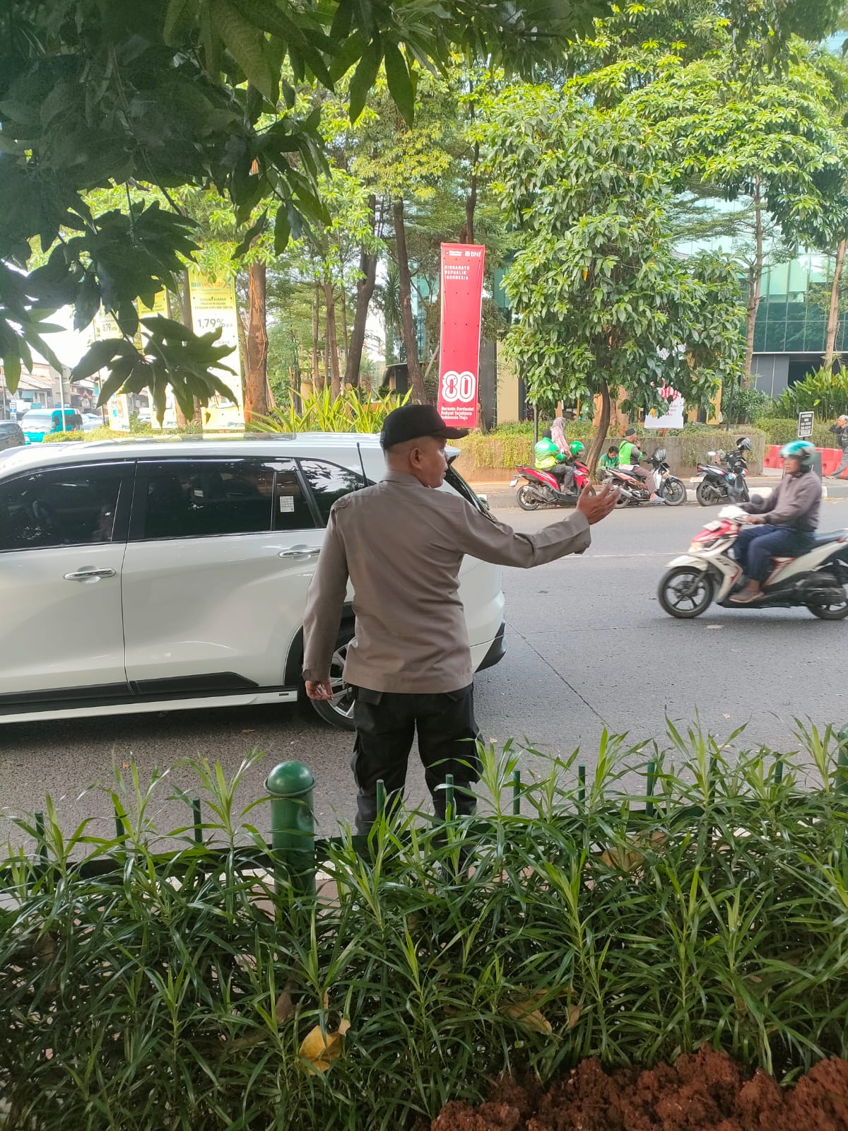 Patko 1051 Unit Samapta Gatur Lalin Sore dan Antisipasi Kejahatan Jalanan di TL. Pejompongan