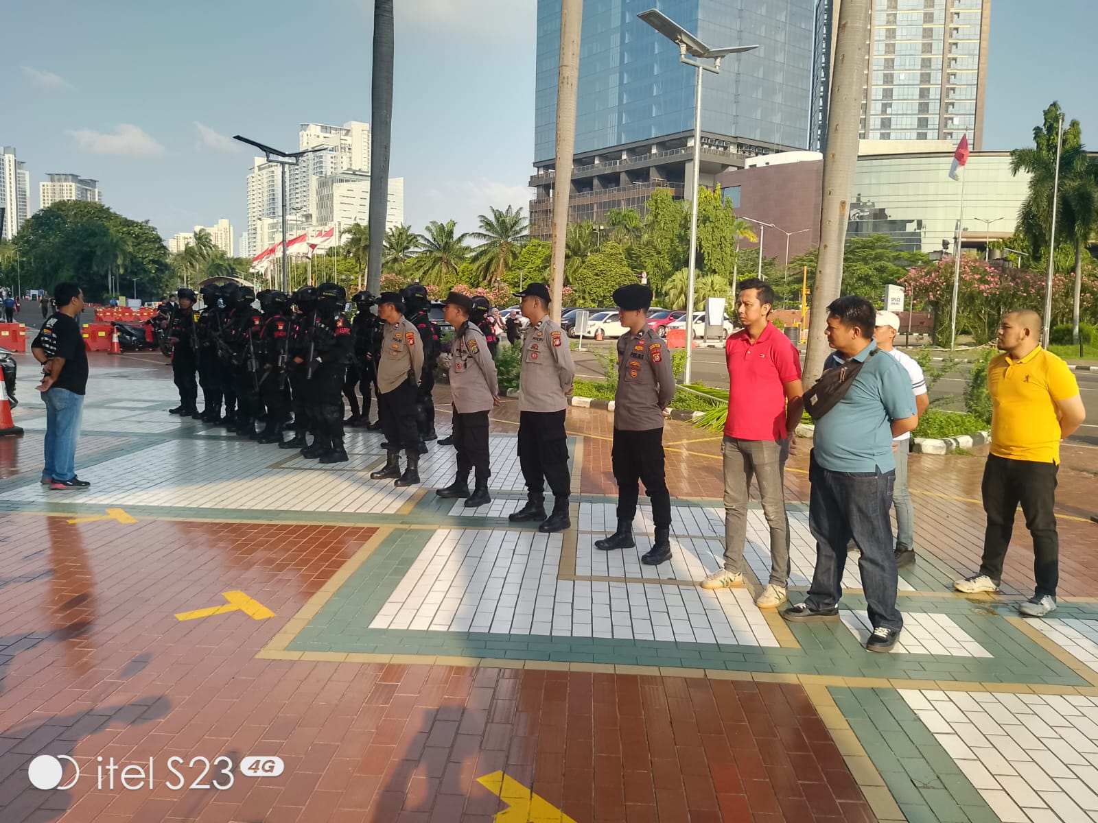 Polisi Siagakan Ratusan Personel Amankan Konser RI Fest 2025 di JIExpo Kemayoran