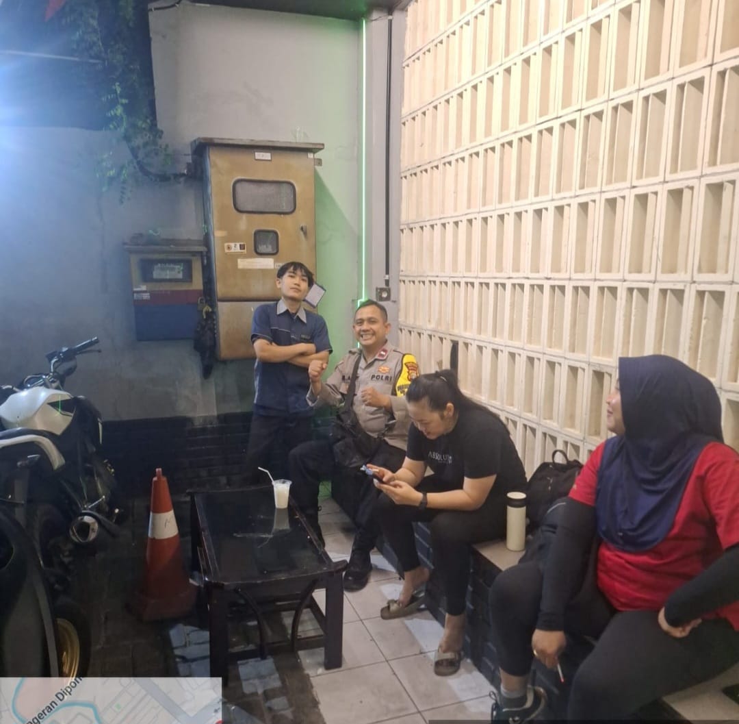 Bhabinkamtibmas Sambangi Gedung Absolut Fit, Ingatkan Security Waspada Guankamtibmas