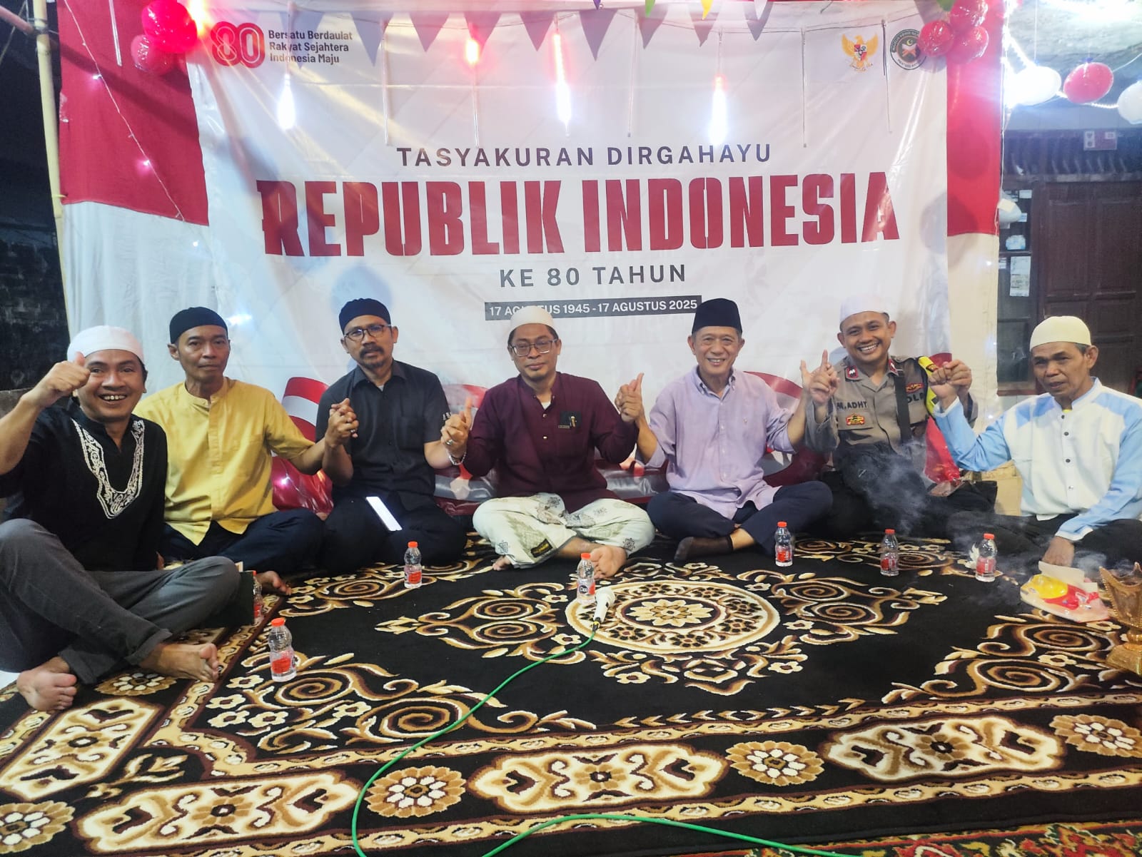 Doa Bersama Warga RW 02 Menteng, Bhabinkamtibmas Hadiri Peringatan HUT ke-80 RI