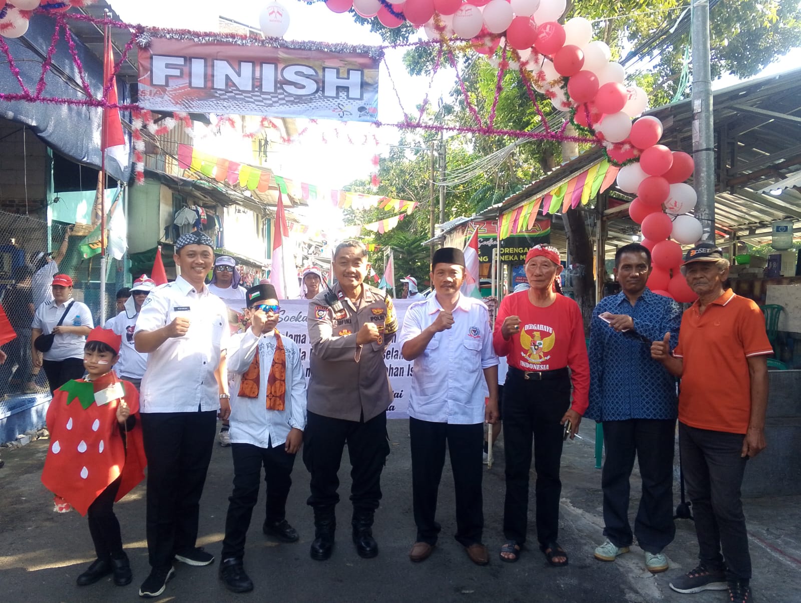 Polisi Kawal Warga Mangga Dua Selatan, Giat HUT RI ke-80, Dalam Jalan Sehat