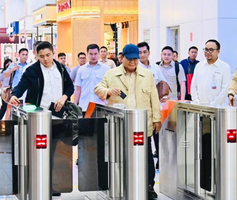 Presiden Prabowo Naik Kereta Cepat Whoosh, Tunjukkan Dukungan pada Transportasi Publik Modern