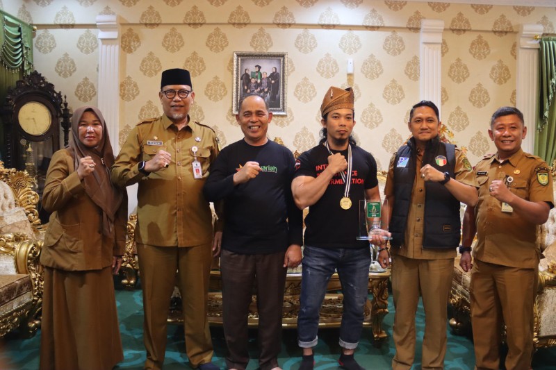 Bupati Inhil Bangga, Rizkan Raih Juara Dunia Strongman di Irlandia