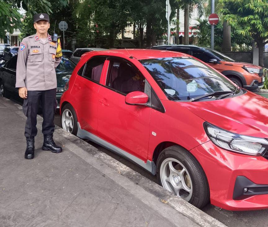 Bhabinkamtibmas Petojo Utara Monitoring Parkir Liar dan Aksi Unras di Wilayah Gambir