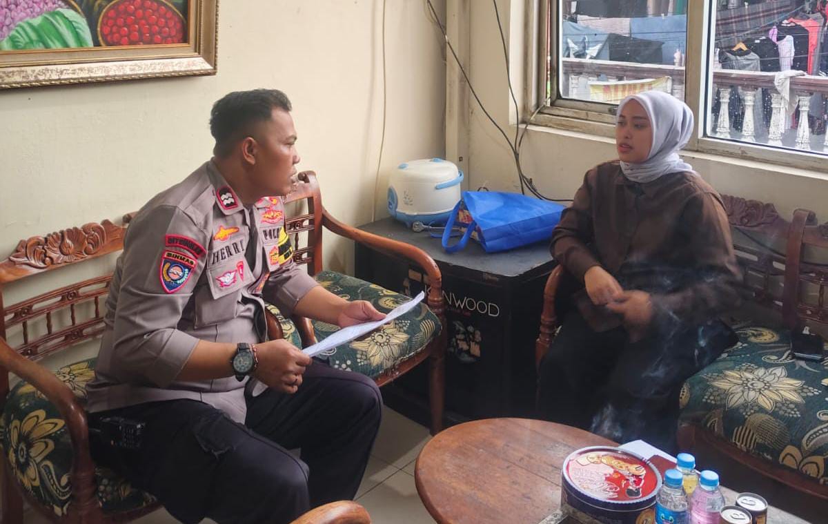 Kegiatan Sambang dan Pemberian Empati Bhabinkamtibmas kepada Korban KDRT di Wilayah Kelurahan Bendungan Hilir