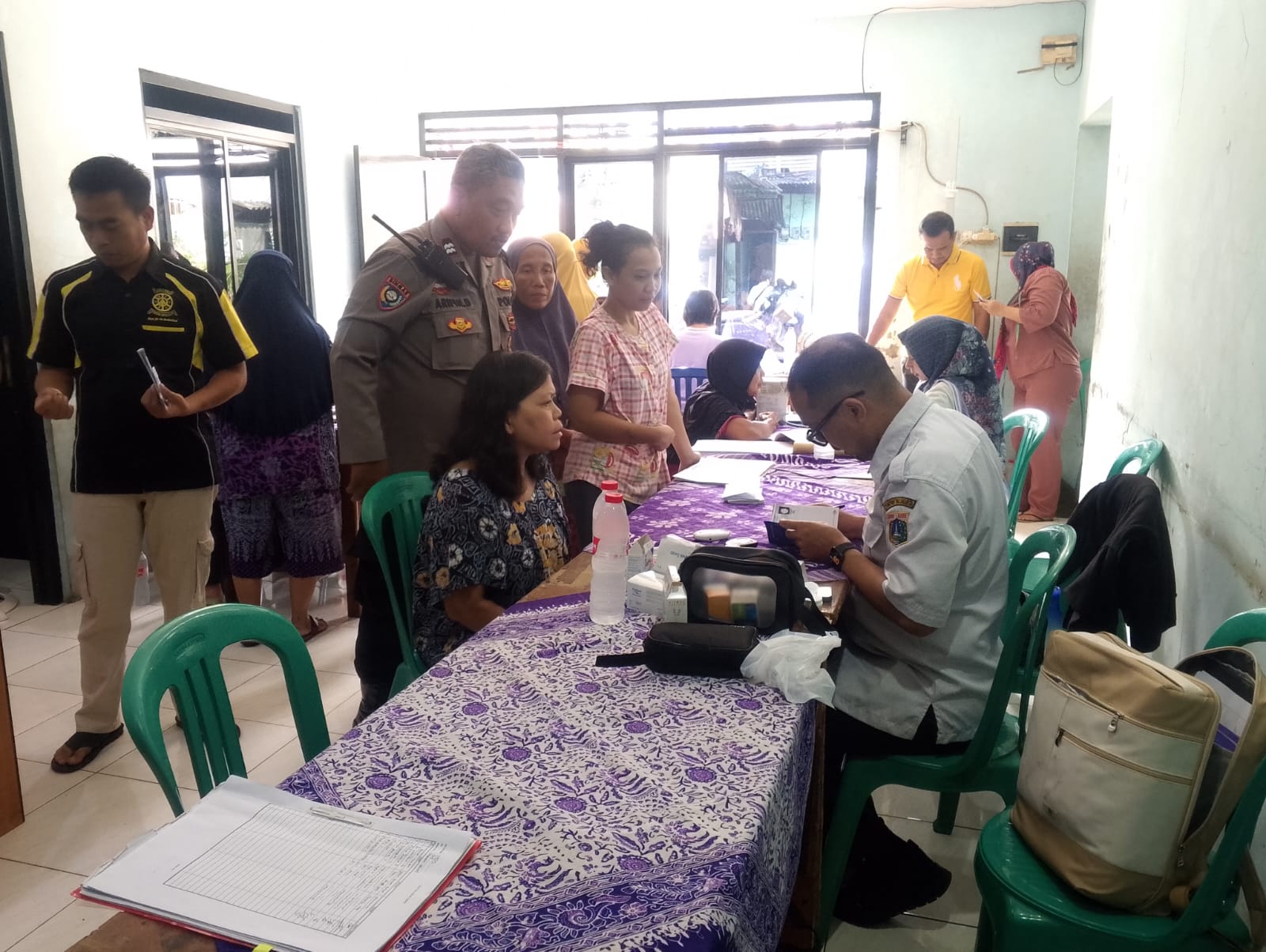 Polsek Sawah Besar Monitoring Posyandu Balita dan Lansia di Mangga Dua Selatan