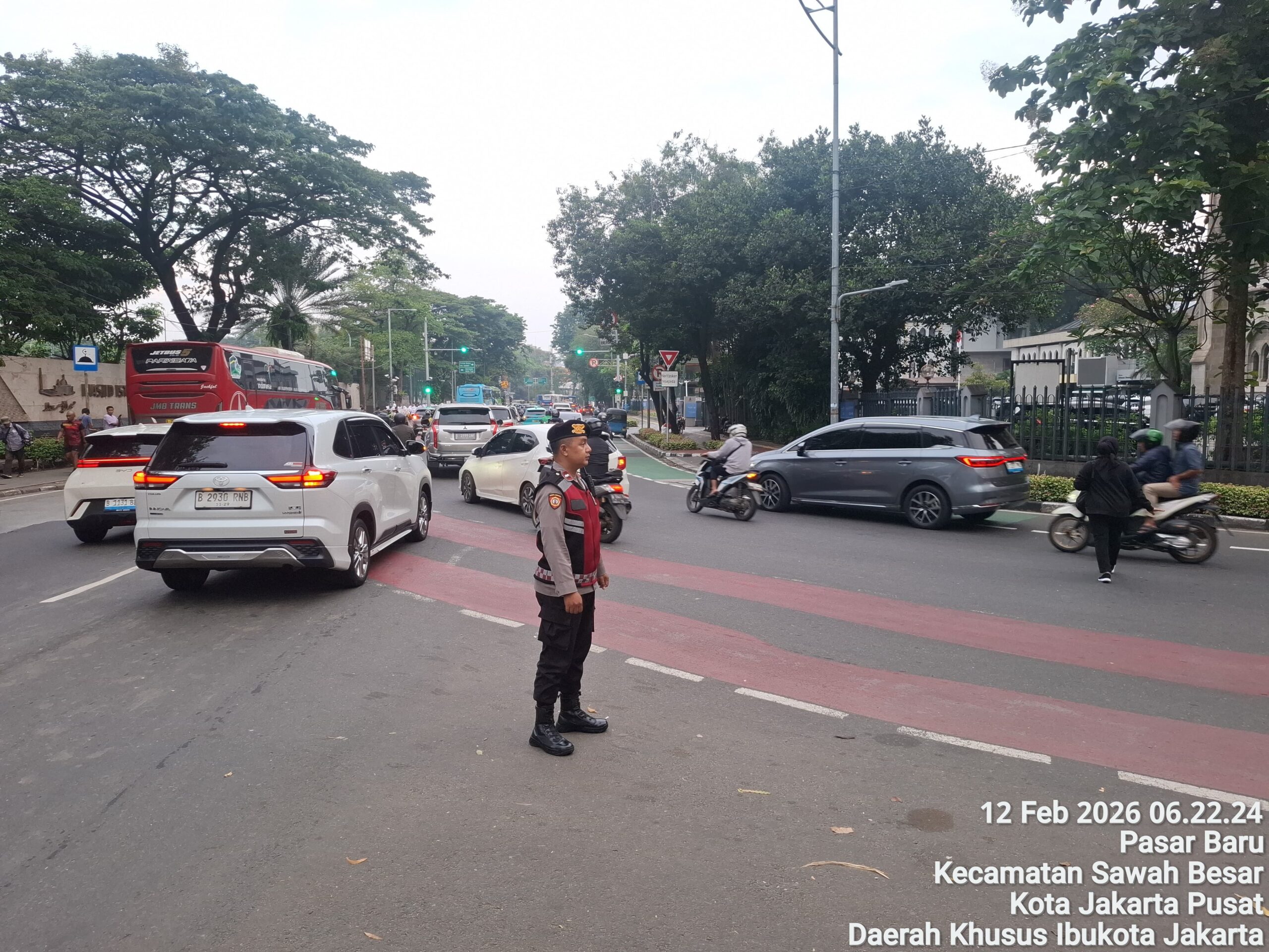 Polri Hadir Pagi Hari Di Sawah Besar, Cegah Macet dan Lawan Arus