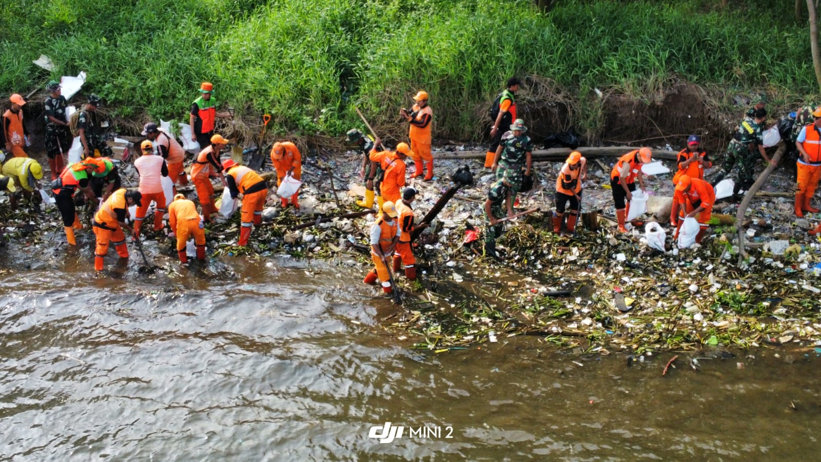 Polres Priok Bersama Forkopimko Lakukan Korve Bersih – Bersih Laut Marunda”