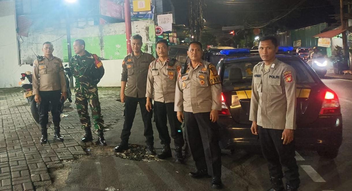 Patroli Malam Polsek Cempaka Putih, Cegah Tawuran dan Ajak Warga Jaga Lingkungan