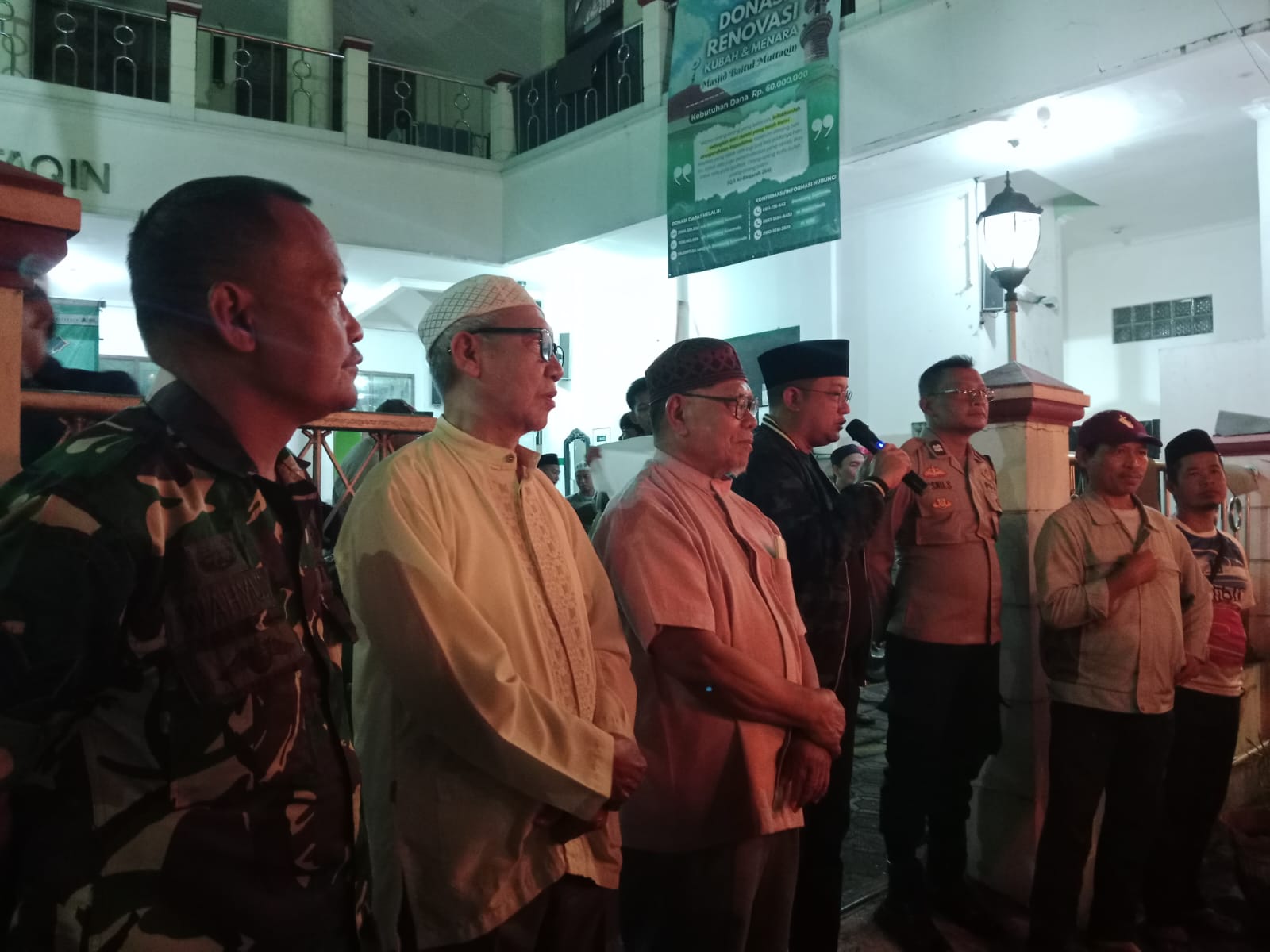 Bhabinkamtibmas Cenpaka Putih Tmur Dampingi Pawai Obor Ramadhan di Cempaka Putih Timur, Warga Merasa Aman dan Terlayani