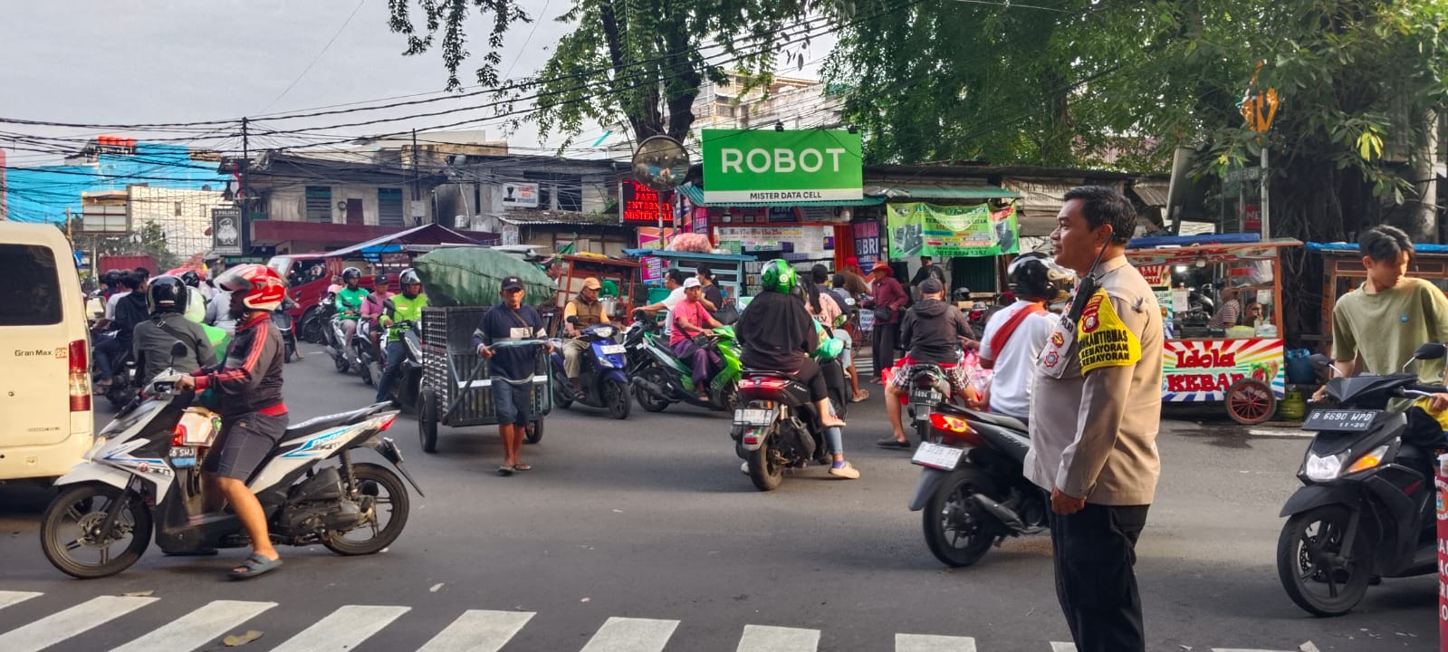 Polri Hadir Layani Warga, Pasar Tumpah Ramadhan di Kemayoran Dipantau Ketat