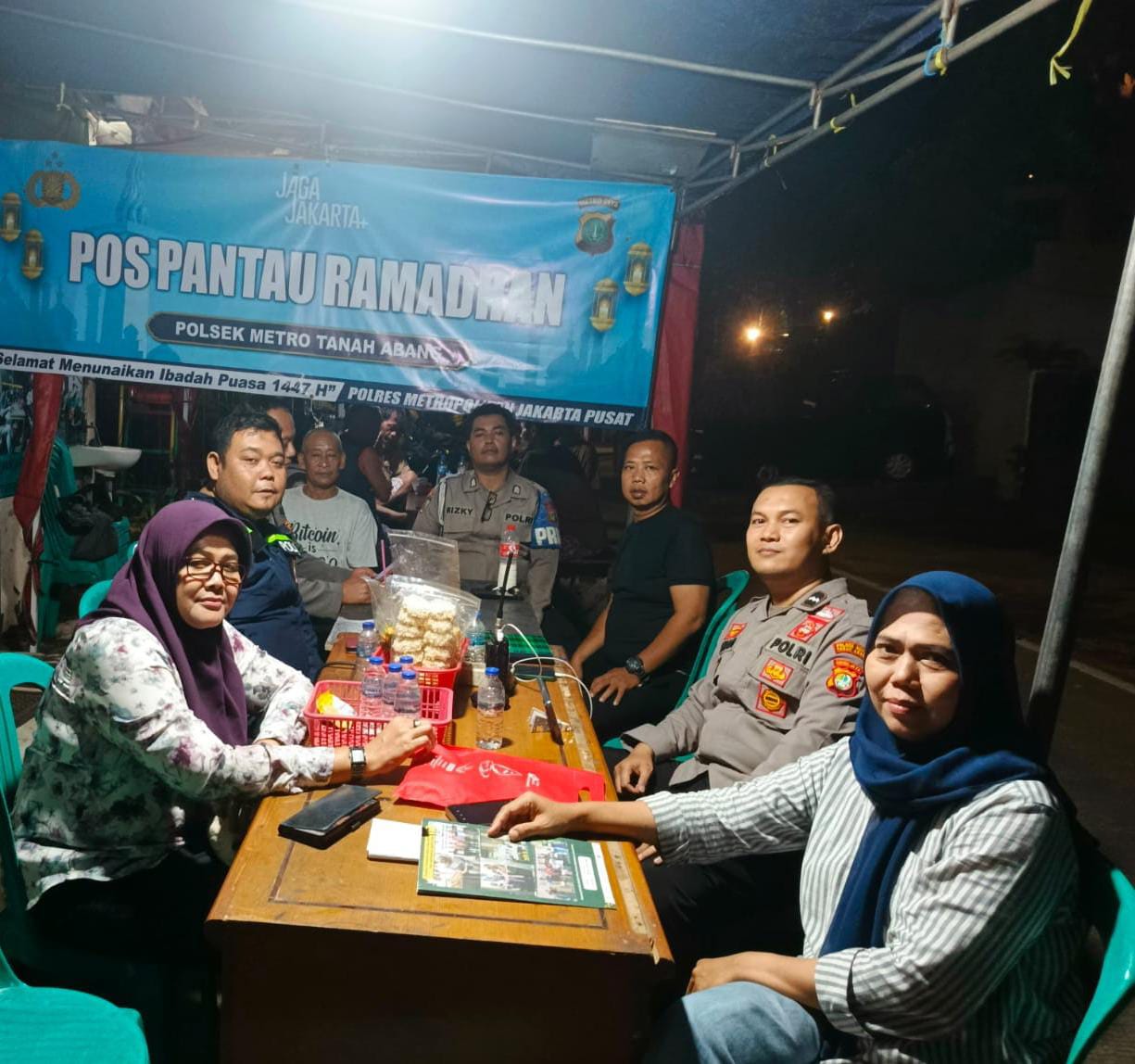 Sinergi Kepolisian dan Warga, Polsek Metro Tanah Abang Monitoring Pos Pantau Ramadhan di Petamburan Malam Ke-20
