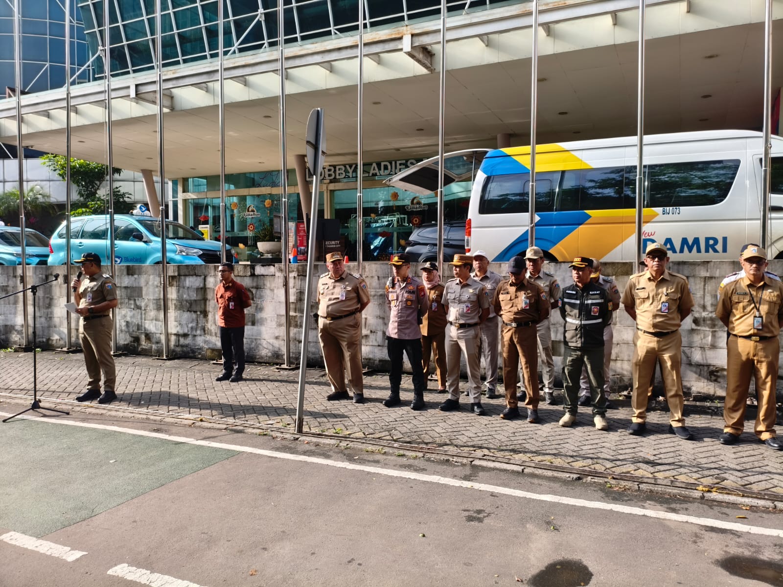 TNI–Polri dan Pemkot Jakpus Gelar Apel Penertiban Parkir Liar dan PKL di Tanah Abang