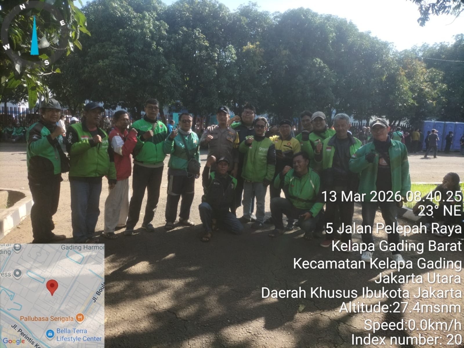 Bhabinkamtibmas Galur Dampingi Ojol Johar Baru Ikuti Gerakan Pangan Murah Polda Metro Jaya