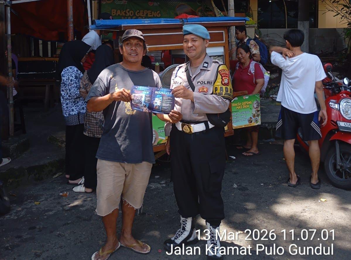 Propam Polsek Johar Baru Bagikan Brosur Pengaduan Cepat, Antisipasi Penyalahgunaan Wewenang