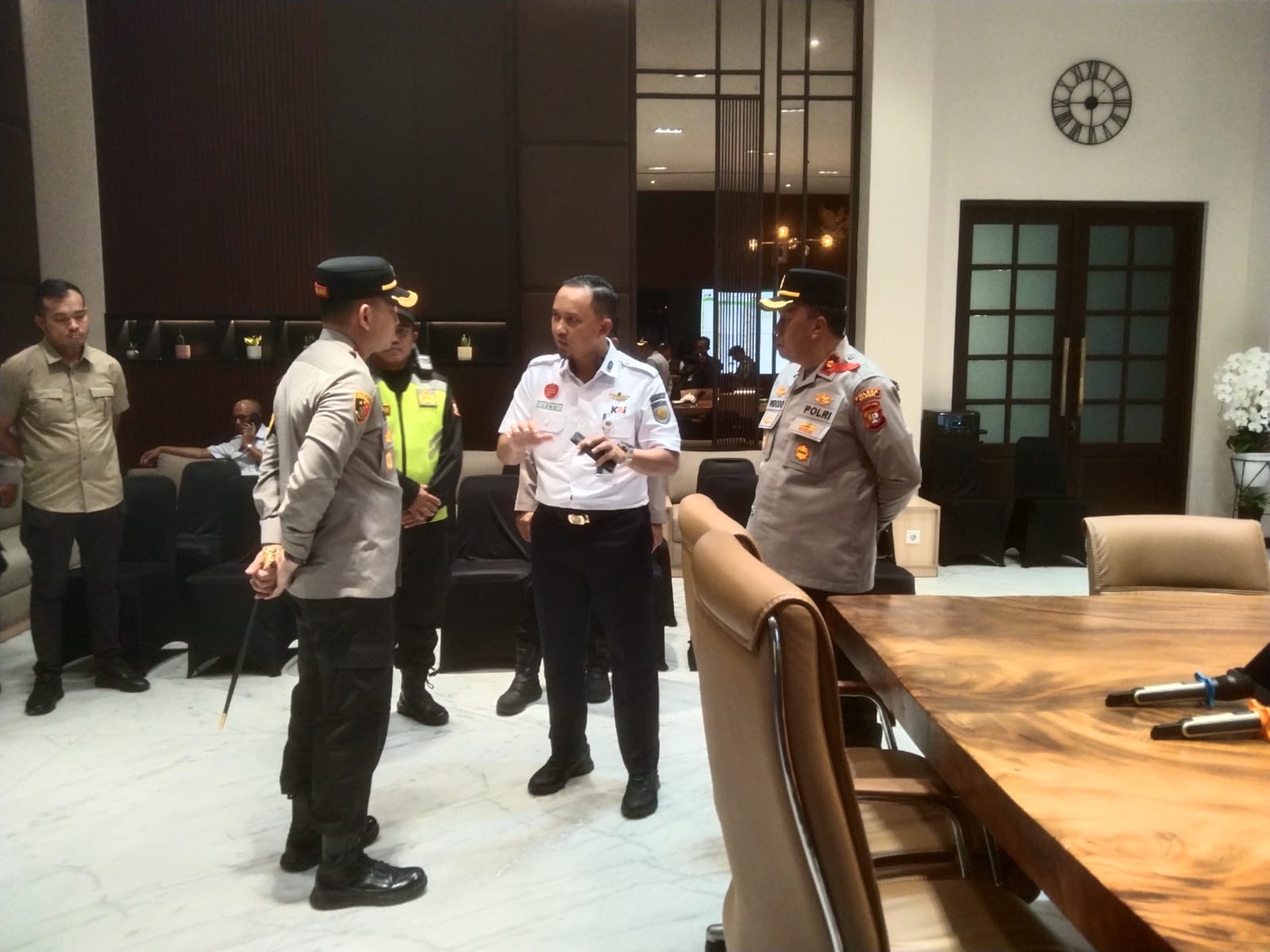 Kapolres Metro Jakarta Pusat Tinjau Kesiapan Pos Pengamanan di Stasiun Pasar Senen Jelang Operasi Ketupat Jaya 2026