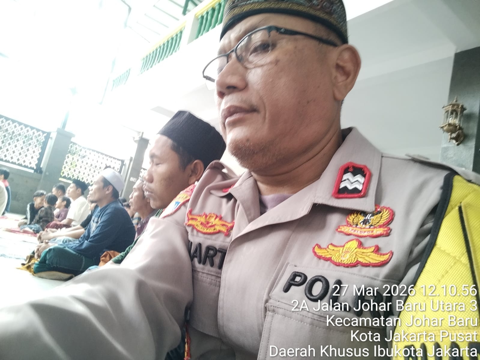 Bhabinkamtibmas Johar Baru Laksanakan Sholat Jumat Berjamaah, Wujud Kedekatan dengan Masyarakat