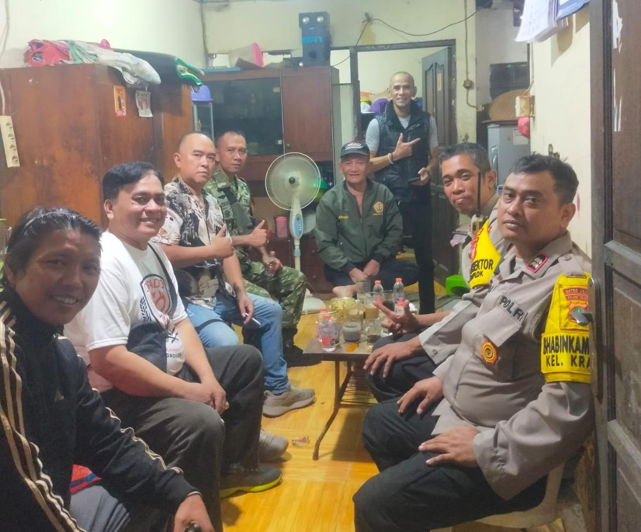 Sambang dan Halal Bihalal, Polisi Perkuat Sinergi dengan Tokoh Masyarakat di Kramat Senen