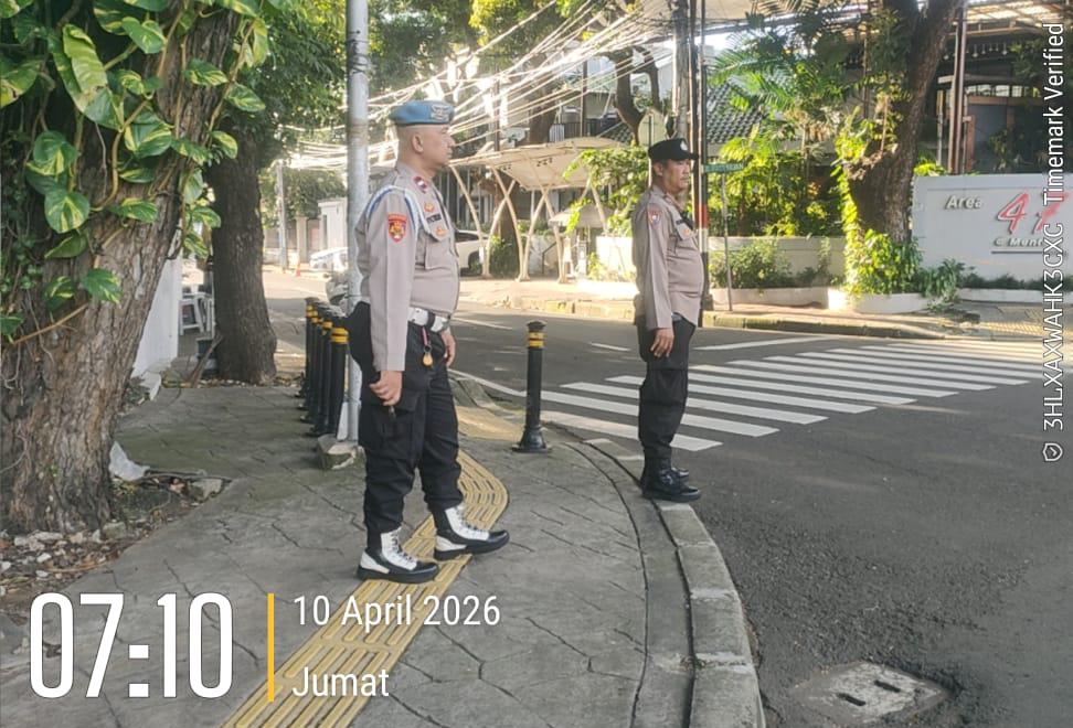 Pagi Hari Bhabinkamtibmas Hadir di Tl Cik Ditiro, Mobilitas Warga Menteng Lebih Lancar