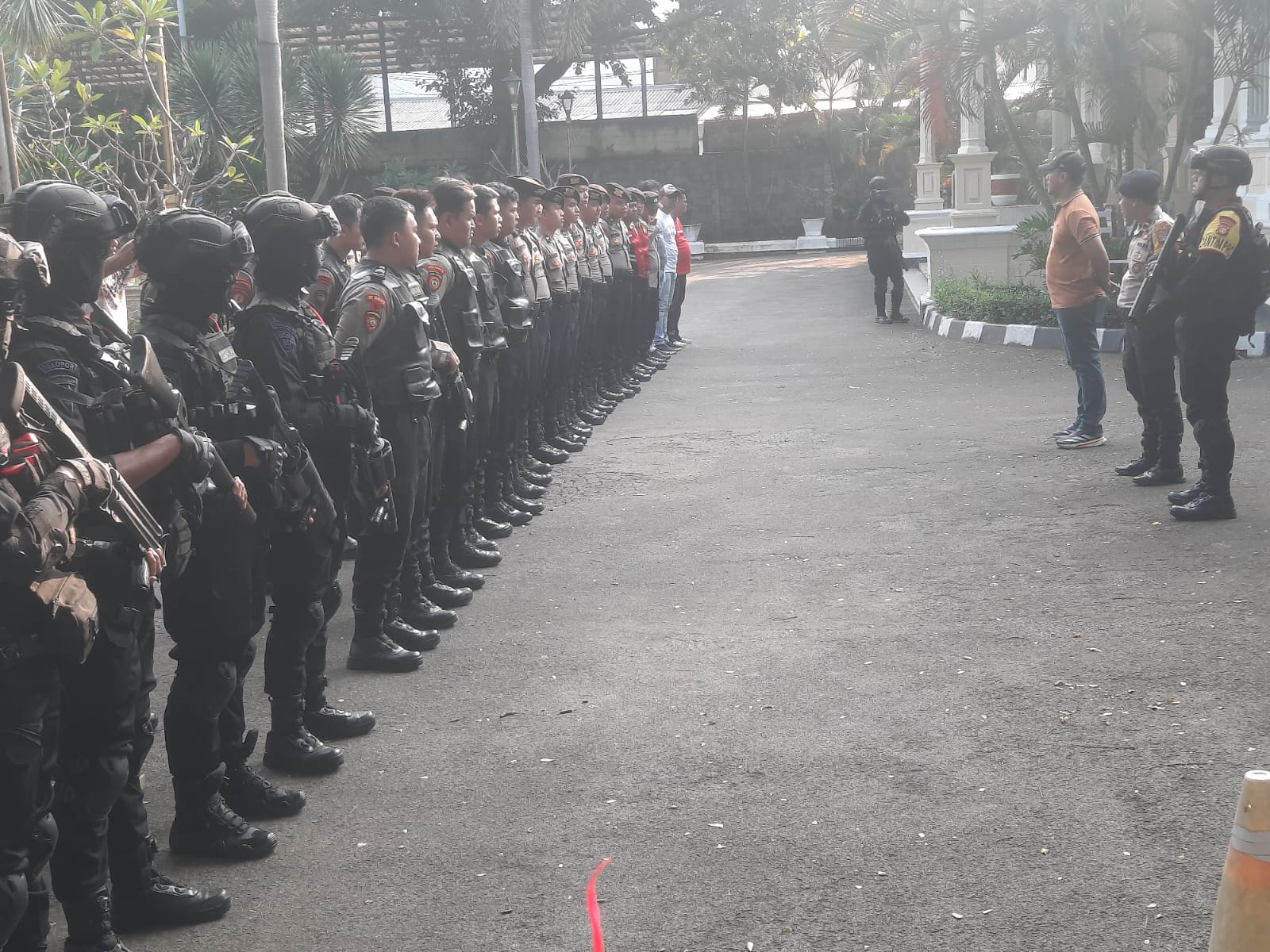 Cegah Tawuran Warga, Polsek Tanah Abang Kerahkan Puluhan Personel di Petamburan