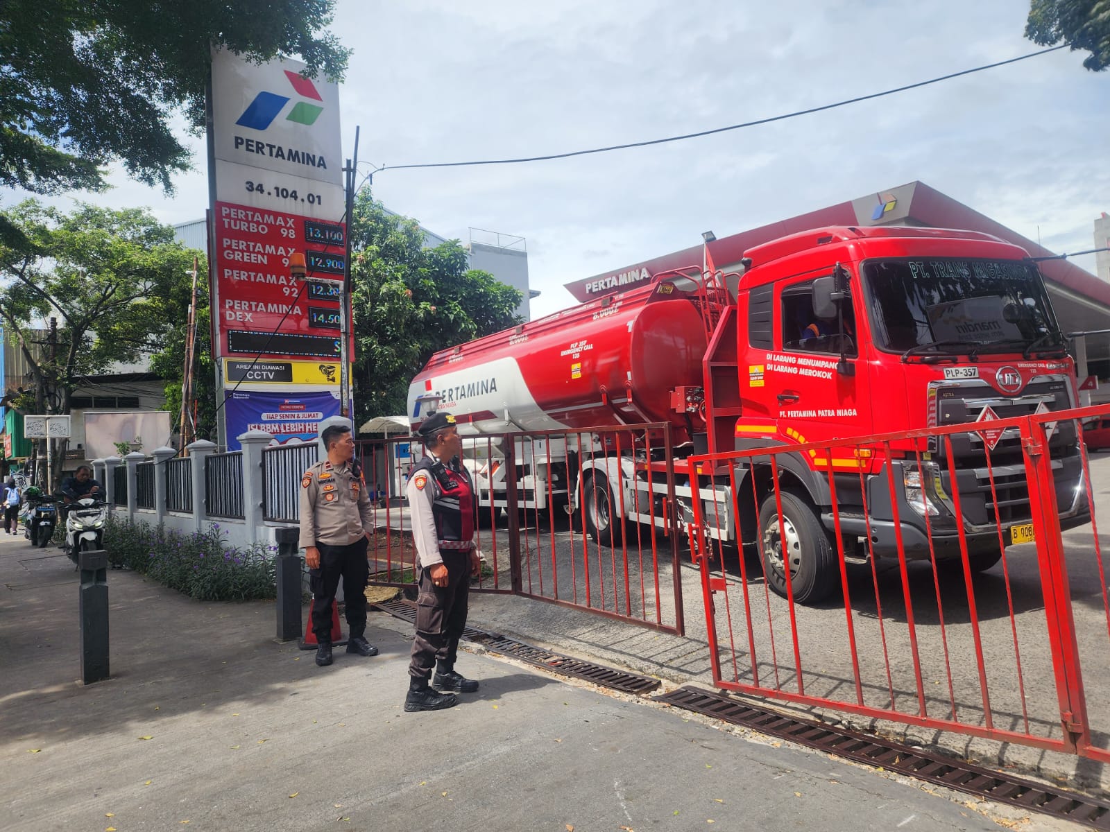 Personil monitoring kondisi stok BBM dan harga sembako wilayah kecamatan senen terpantau aman 