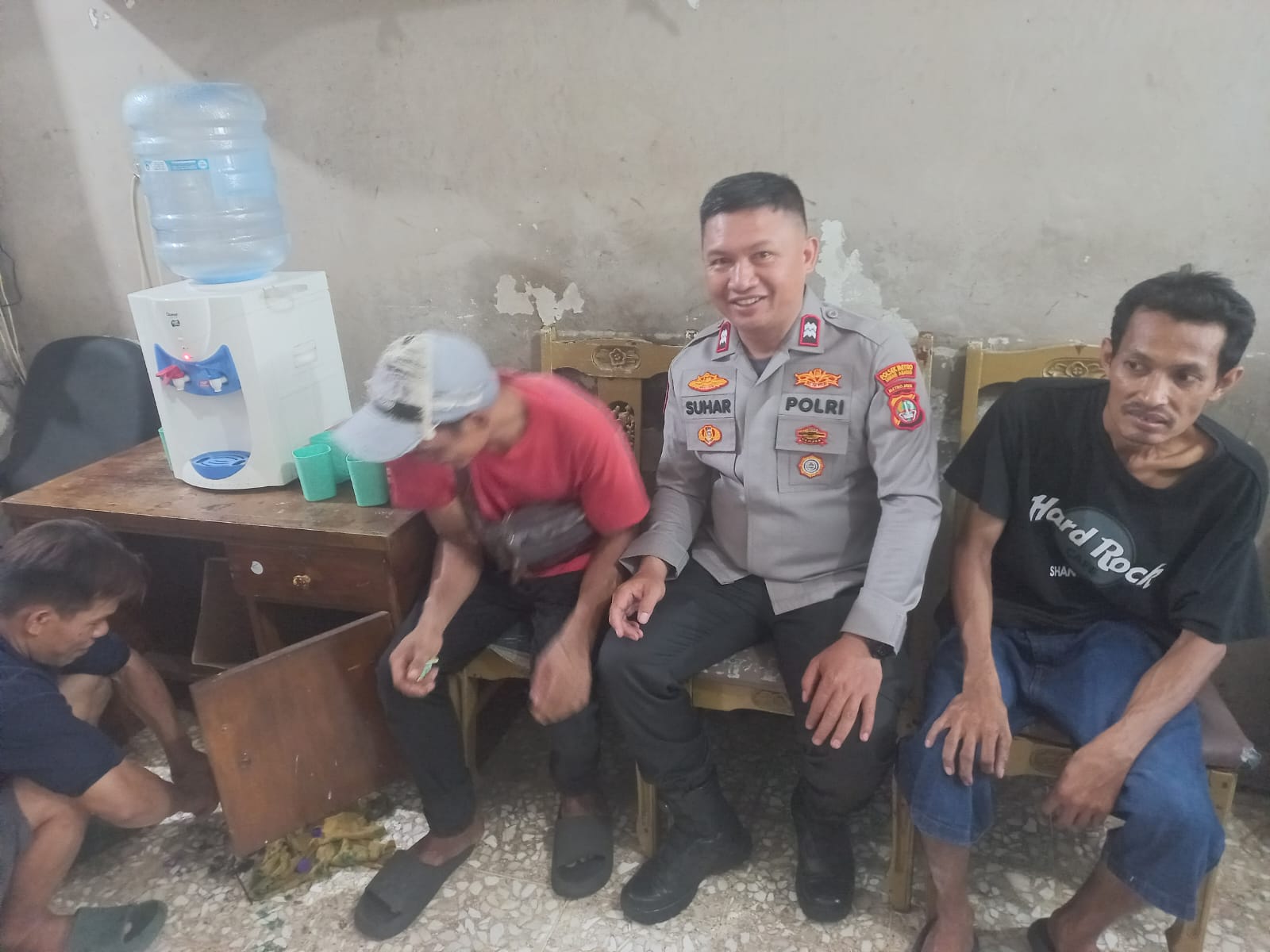 Bhabinkamtibmas Kebon Kacang Sambangi Warga RW 05, Sampaikan Pesan Kamtibmas