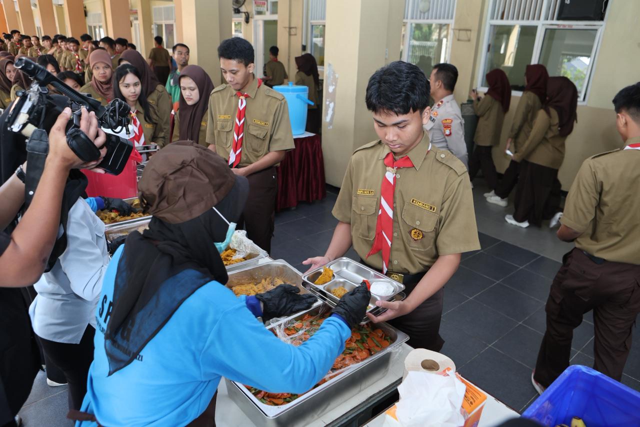 SPPG Polri Mulai Terapkan Sistem Prasmanan, Perdana di Pejaten*