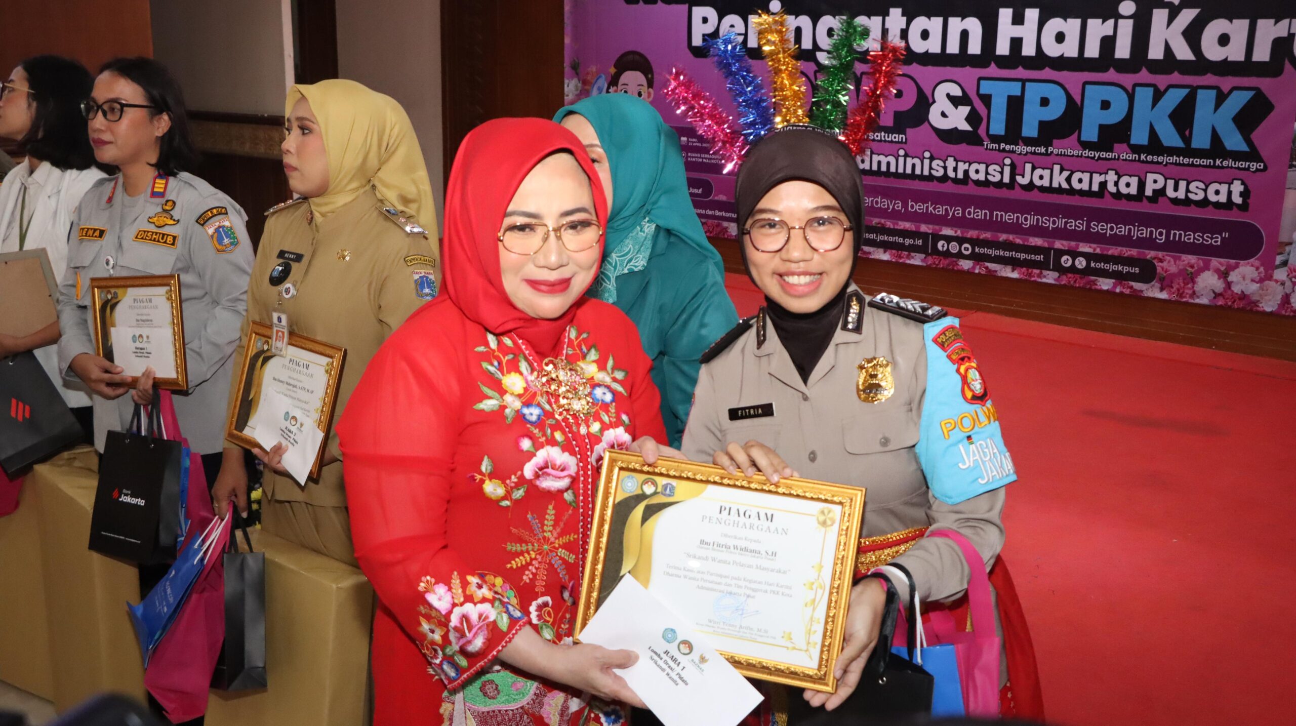 Polwan Jakpus Juara Lomba Orasi Hari Kartini, Kapolres: Bukti Perempuan Mampu dan Berprestasi