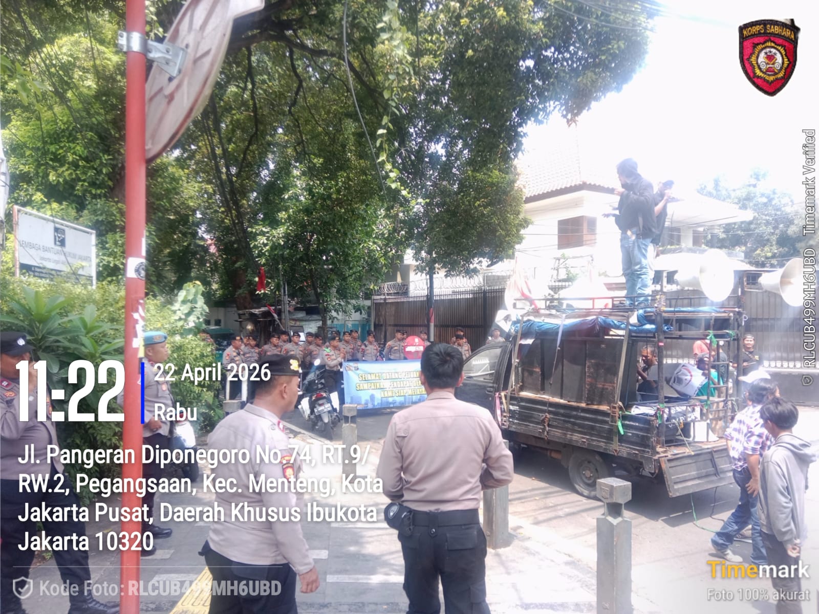 Polsek Metro Menteng Kawal Ketat Aksi Mahasiswa di Kantor YLBHI Menteng, Situasi Tetap Kondusif