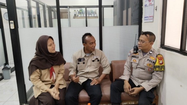 Polisi Sambangi Sekolah, Ajak Pelajar Bijak Sikapi Peringatan Hari Buruh