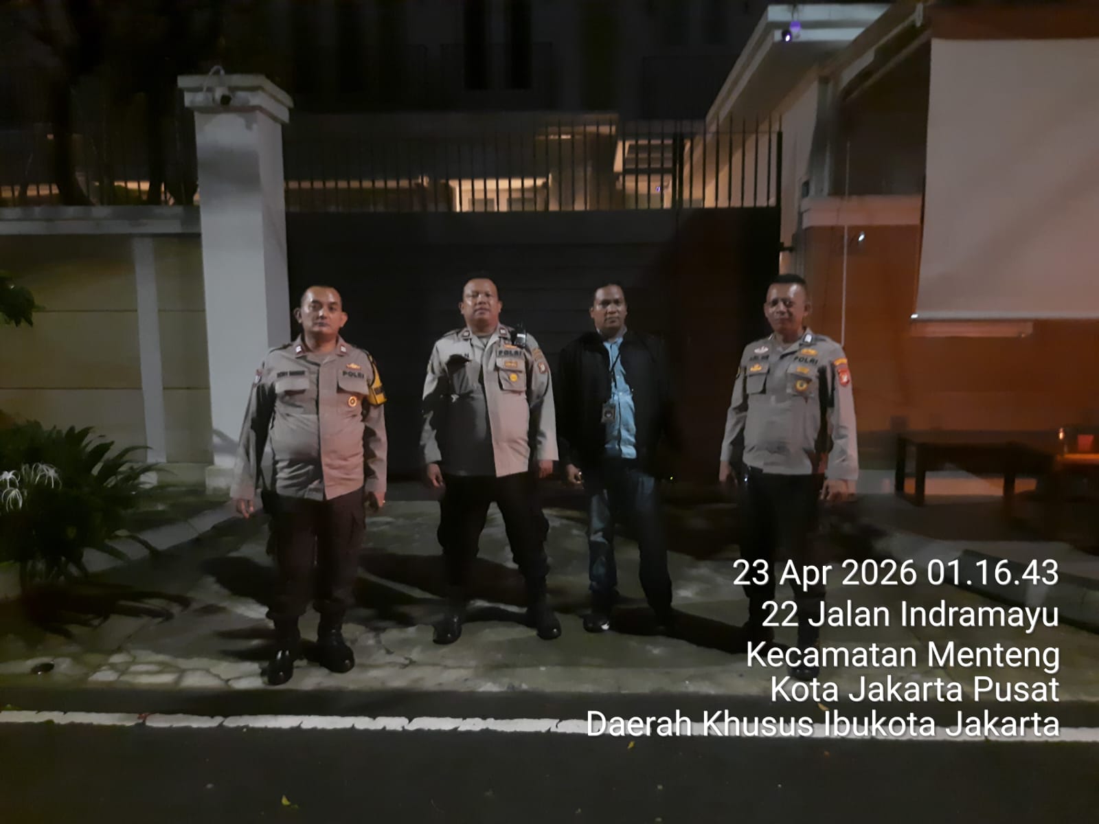 Patroli Cipkon Menteng Amankan Kawasan Jalan Indramayu, Polisi Jaga Stabilitas Malam