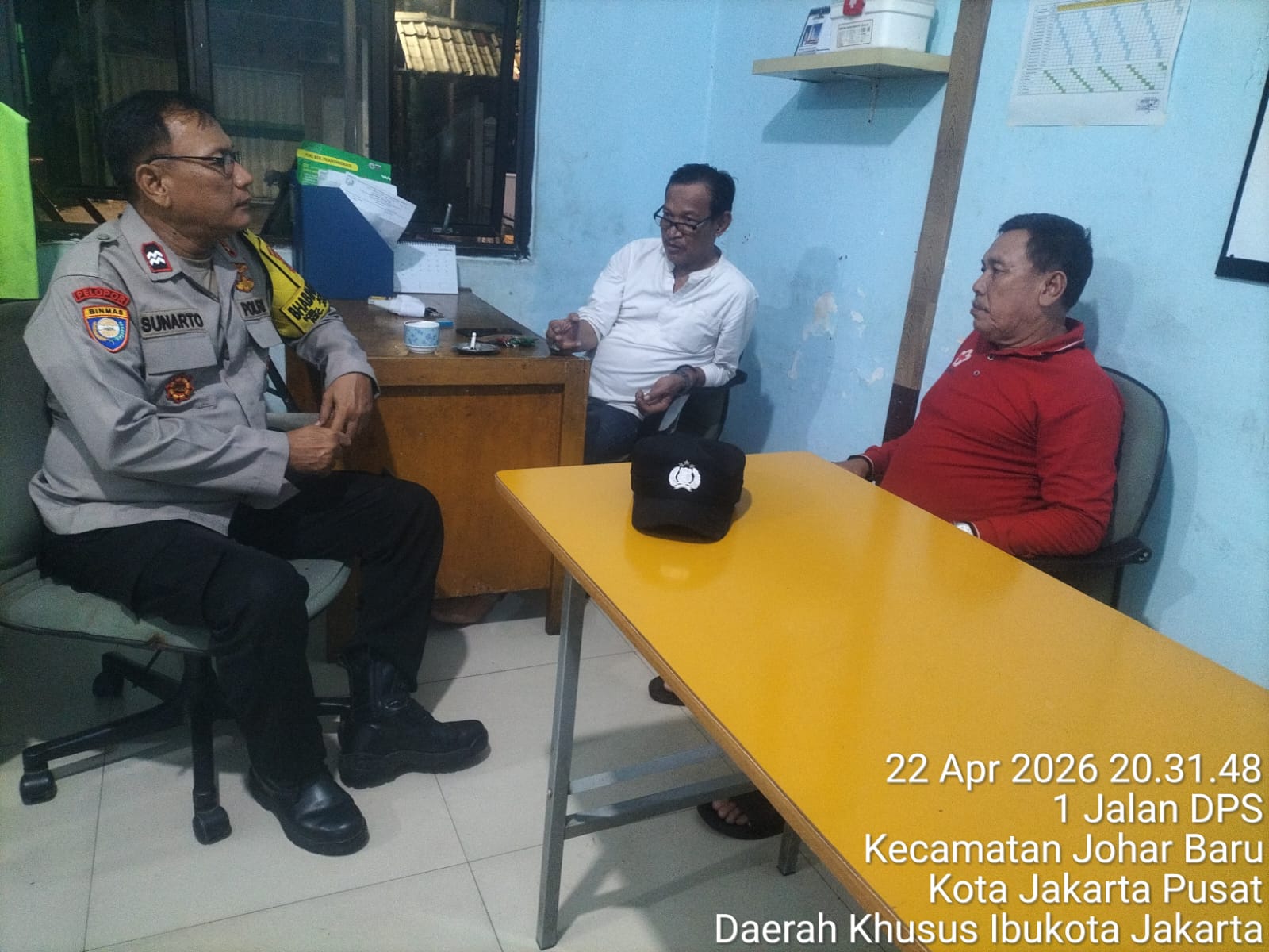 Perkuat Cooling System, Polisi dan Warga RW 06 Johar Baru Kompak Jaga Kondusifitas Lingkungan