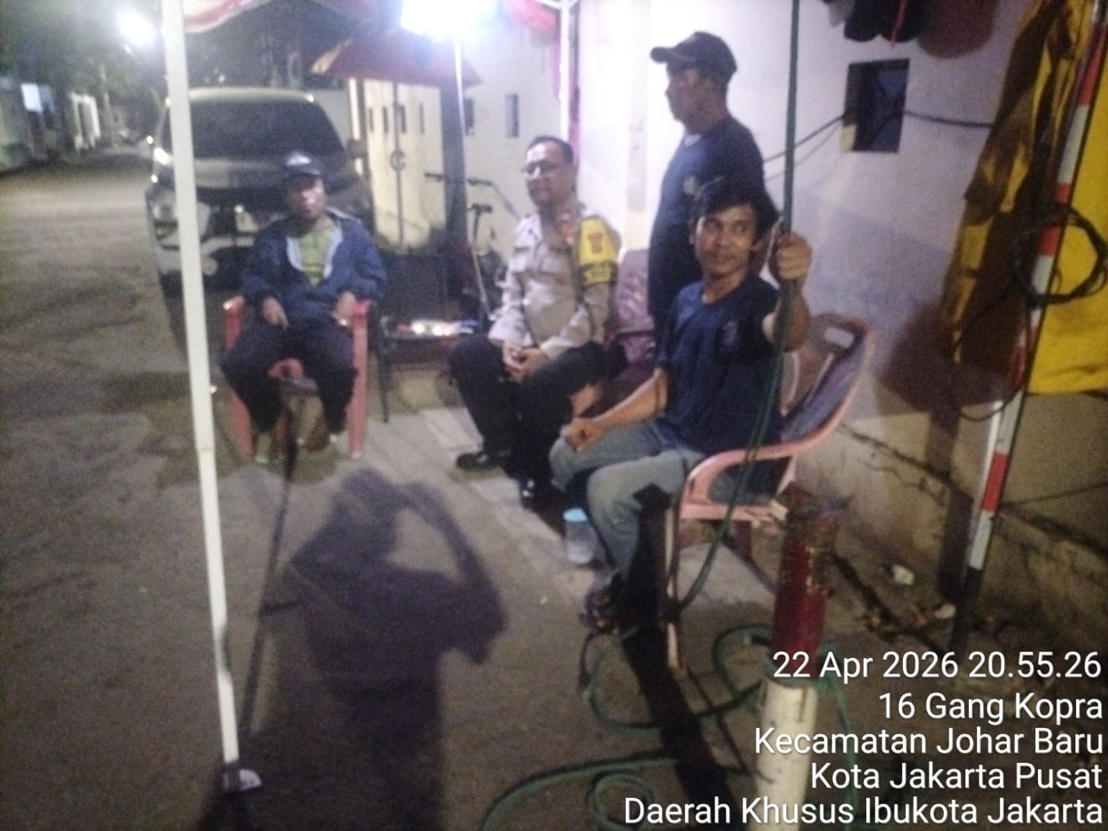 Jaga Lingkungan Aman, Polisi Sambangi Poskamling dan Tekankan Wajib Lapor Tamu di Johar Baru