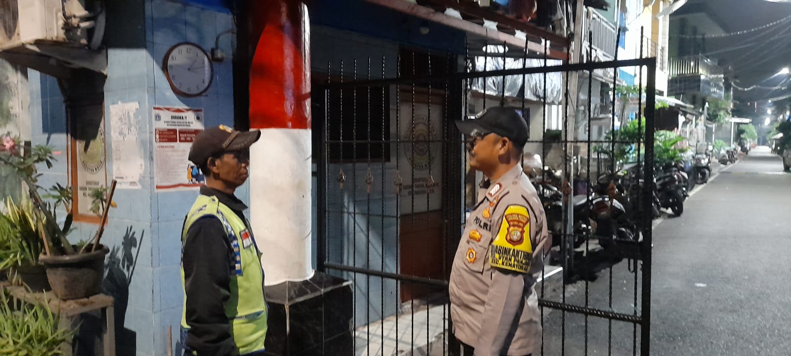 Sinergi Bersama Warga, Bhabinkamtibmas Utan Panjang Jaga Lingkungan Tetap Nyaman