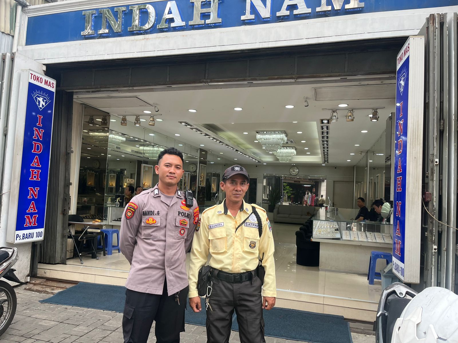 Patroli Presisi Unit Samapta di Pasar Baru, Polisi Ajak Warga Manfaatkan Layanan 110 Dan Via Barcode