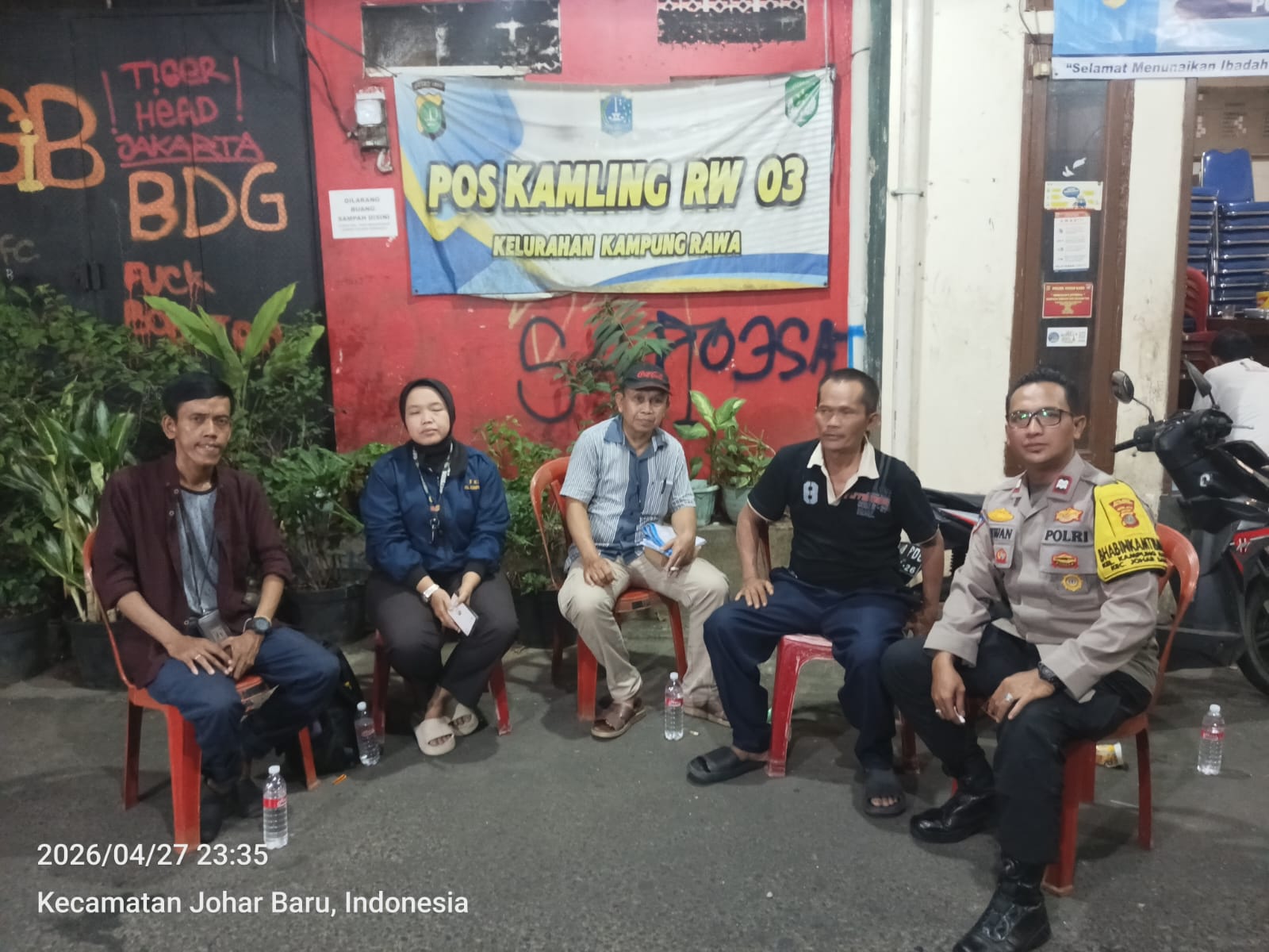 Sambangi Poskamling Kampung Rawa, Polisi Perkuat Siskamling dan Kewaspadaan Warga