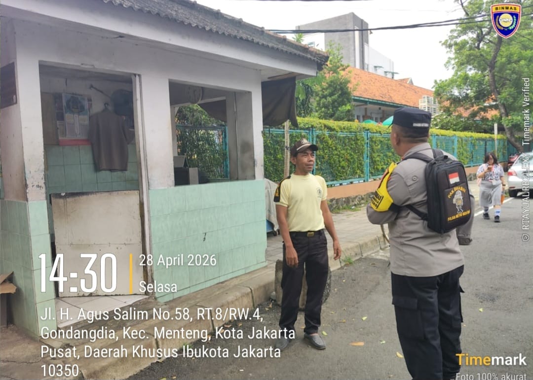 Sambang Siang Hari, Bhabinkamtibmas Gondangdia Perkuat Keamanan Jalan Lombok