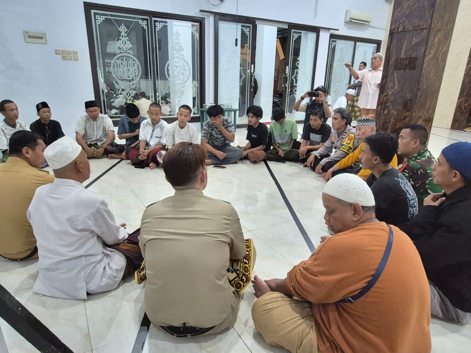 Bhabinkamtibmas Kartini Lakukan Pembinaan Remaja Kartini di Masjid Darusalam Sawah Besar
