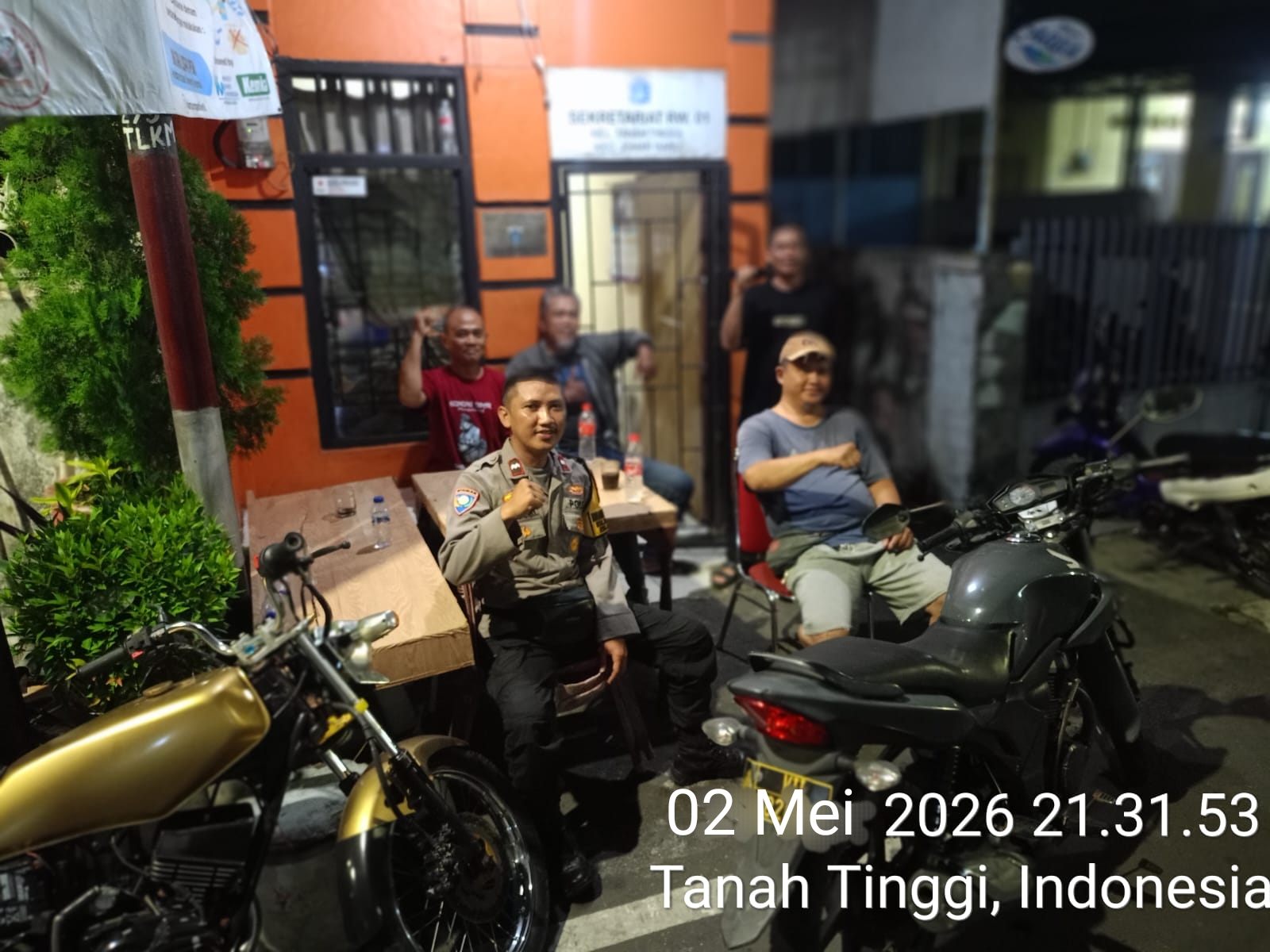 Cegah Gangguan Malam Hari, Polisi Turun Langsung ke RW 01 Tanah Tinggi Bubarkan Nongkrong Remaja