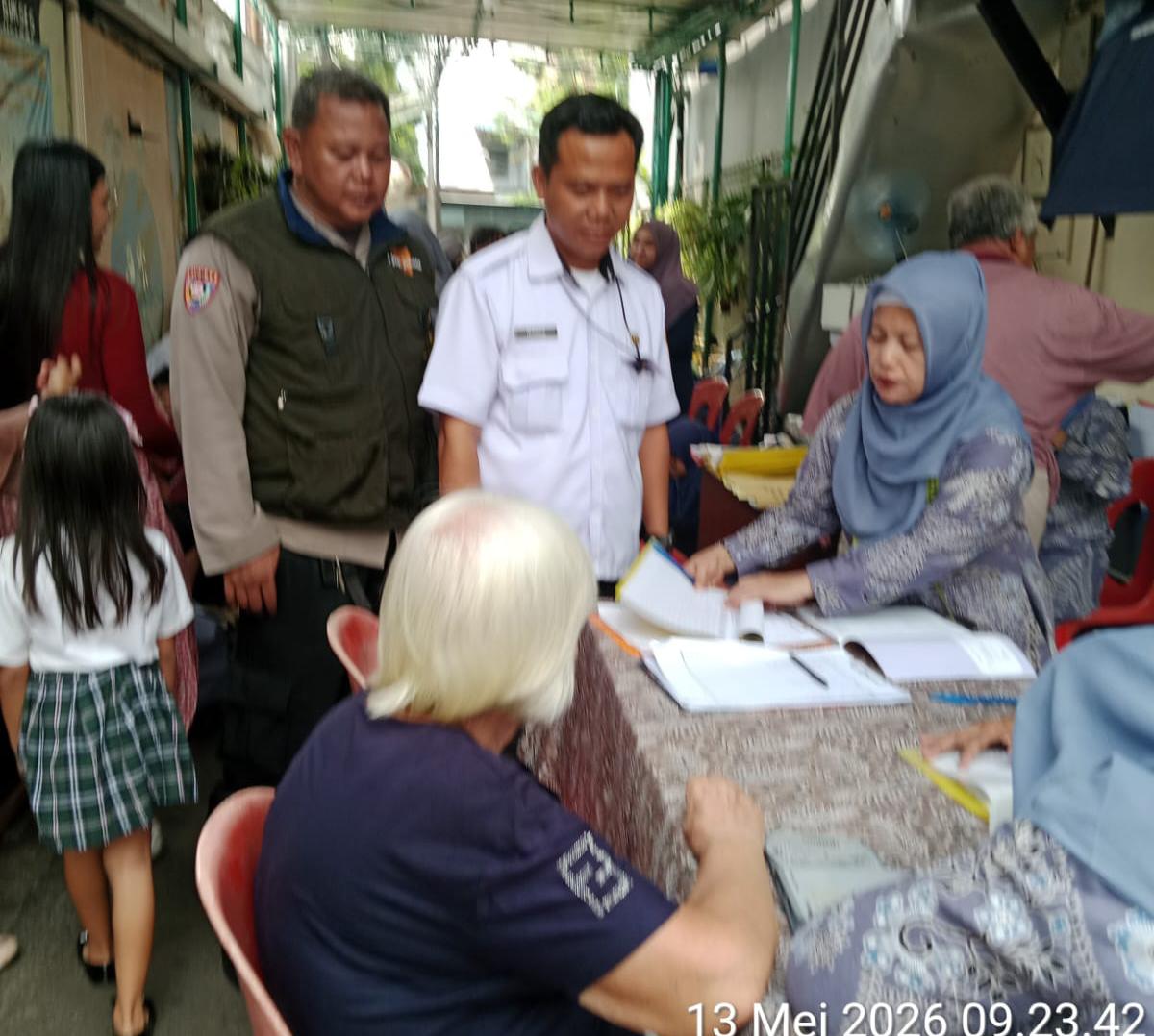 Polri Peduli Kesehatan, Bhabinkamtibmas Karang Anyar Monitoring Posyandu Balita dan Lansia